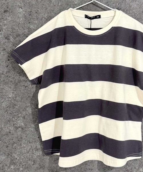 THE CASUAL(カジュアル)の「オーバーサイズ ワイドボーダー ドルマンスリーブT(Tシャツ/カットソー・キッズ・チャコール/ベージュ/ラベンダー/グレー/ブラック・110cm/120cm/130cm/140cm/150cm/160cm)」の11枚目の写真