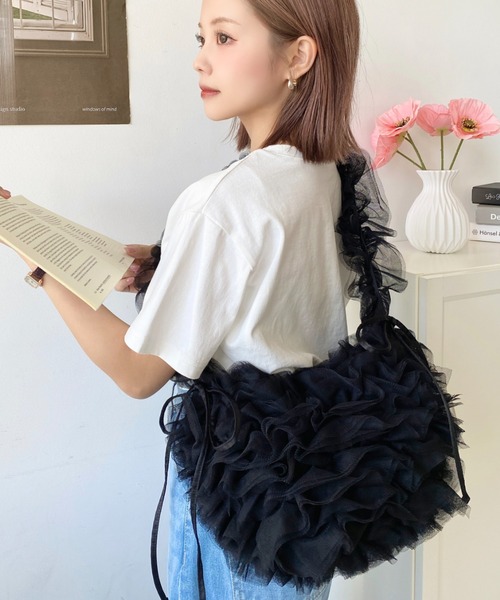 moment+（モーメントプラス）の「チュールフリルハーフムーンバッグ（ショルダーバッグ・レディース・ピンク/アイボリー/ブラック/グレー/チャコールグレー・FREE）」の19枚目の写真