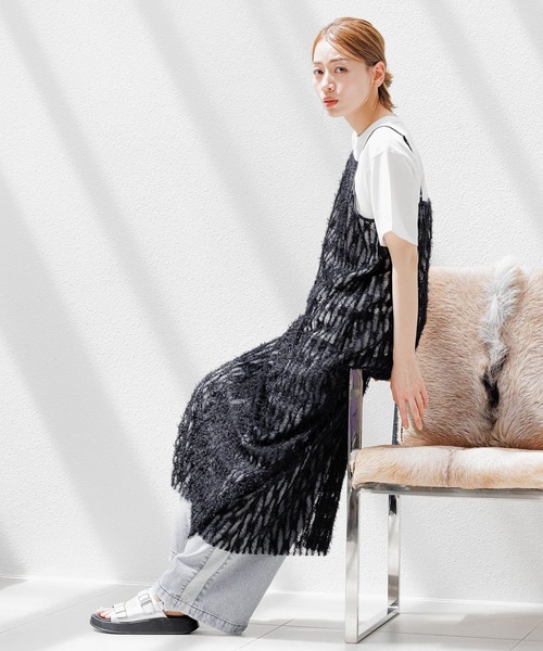 LAKOLE（ラコレ）の「アソートアートフォトTEE / 125542（Tシャツ/カットソー・レディース・チャコール/オフホワイト・SMALL/MEDIUM）」の4枚目の写真