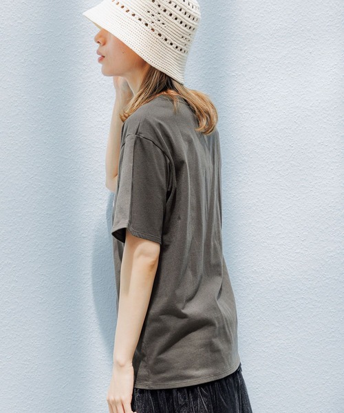 LAKOLE（ラコレ）の「アソートアートフォトTEE / 125542（Tシャツ/カットソー・レディース・チャコール/オフホワイト・SMALL/MEDIUM）」の10枚目の写真