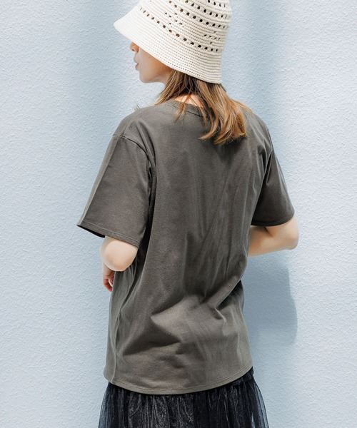 LAKOLE（ラコレ）の「アソートアートフォトTEE / 125542（Tシャツ/カットソー・レディース・チャコール/オフホワイト・SMALL/MEDIUM）」の11枚目の写真