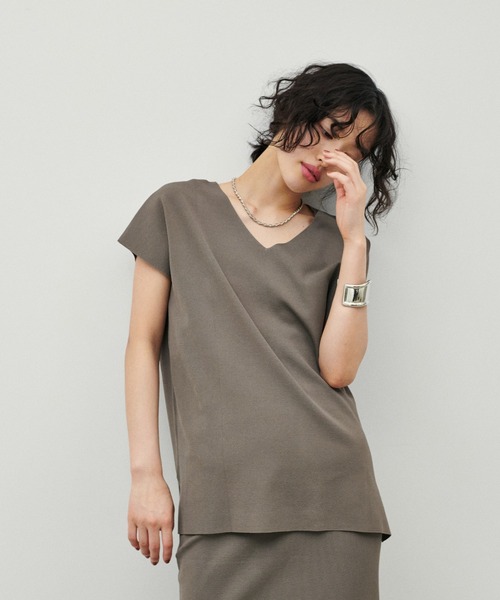 LARUTA(ラルータ)の「【LARUTA】】UV&接触冷感前後2WAYニット(ニット/セーター・レディース・アイボリー/ブラック/ブルー/モカ・FREE)」の3枚目の写真