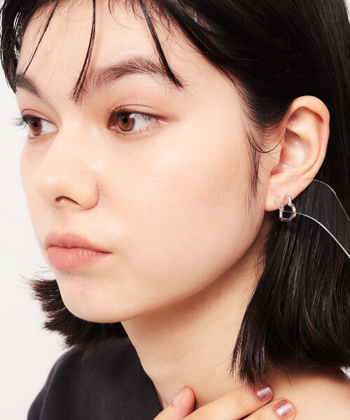 OPAQUE.CLIP（オペークドットクリップ）の「ワンタッチハートピアス（ピアス（両耳用）・レディース・ゴールド/シルバー・00）」の3枚目の写真