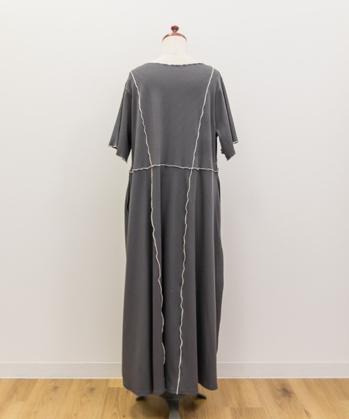 CLETTE(クレット)の「配色メローワンピース(ワンピース・レディース・ブラック/アイボリー/チャコールグレー・4L/LL/3L)」の17枚目の写真