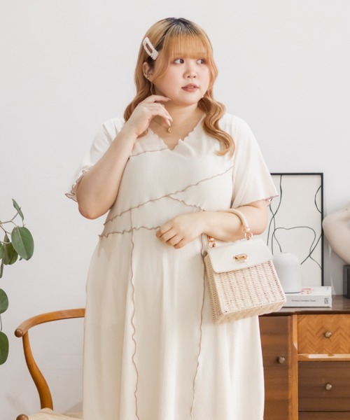 CLETTE(クレット)の「配色メローワンピース(ワンピース・レディース・ブラック/アイボリー/チャコールグレー・4L/LL/3L)」の7枚目の写真