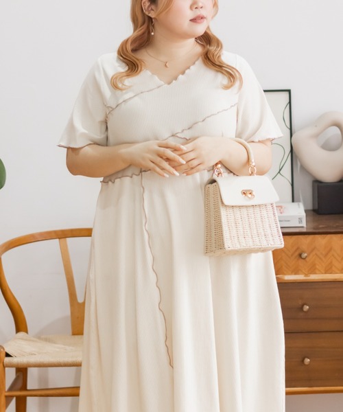 CLETTE(クレット)の「配色メローワンピース(ワンピース・レディース・ブラック/アイボリー/チャコールグレー・4L/LL/3L)」の6枚目の写真