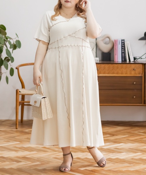 CLETTE(クレット)の「配色メローワンピース(ワンピース・レディース・ブラック/アイボリー/チャコールグレー・4L/LL/3L)」の4枚目の写真