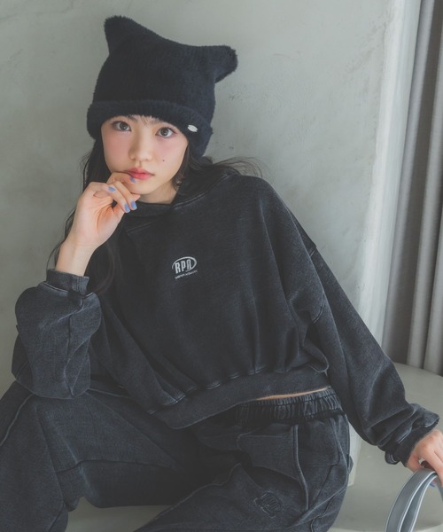 repipi armario（レピピ アルマリオ）の「ルーズショートフーディ（パーカー・キッズ・グレー/チャコールグレー/ブラック・SMALL/MEDIUM/LARGE）」の2枚目の写真