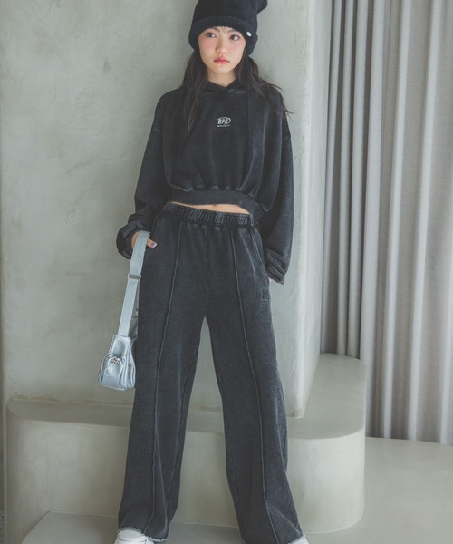 repipi armario（レピピ アルマリオ）の「ルーズショートフーディ（パーカー・キッズ・グレー/チャコールグレー/ブラック・SMALL/MEDIUM/LARGE）」の19枚目の写真