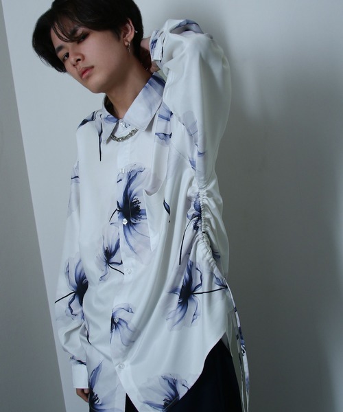 NILWAY(ニルウェイ)の「サイドコード シャーリング 長袖 シャツ / サイドスリット シャーリング デザイン レギュラーカラーシャツ 長袖(シャツ/ブラウス・メンズ・ブラック/ライトグレー/ホワイト/チャコール/ネイビー/ホワイト系/ブラック系2/ブラック系/ブラック系1・LARGE/MEDIUM)」の3枚目の写真