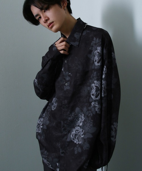 NILWAY(ニルウェイ)の「サイドコード シャーリング 長袖 シャツ / サイドスリット シャーリング デザイン レギュラーカラーシャツ 長袖(シャツ/ブラウス・メンズ・ブラック/ライトグレー/ホワイト/チャコール/ネイビー/ホワイト系/ブラック系2/ブラック系/ブラック系1・LARGE/MEDIUM)」の4枚目の写真