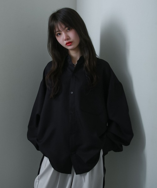 NILWAY(ニルウェイ)の「サイドコード シャーリング 長袖 シャツ / サイドスリット シャーリング デザイン レギュラーカラーシャツ 長袖(シャツ/ブラウス・メンズ・ブラック/ライトグレー/ホワイト/チャコール/ネイビー/ホワイト系/ブラック系2/ブラック系/ブラック系1・LARGE/MEDIUM)」の1枚目の写真