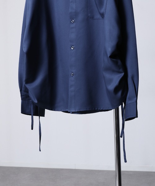 NILWAY(ニルウェイ)の「サイドコード シャーリング 長袖 シャツ / サイドスリット シャーリング デザイン レギュラーカラーシャツ 長袖(シャツ/ブラウス・メンズ・ブラック/ライトグレー/ホワイト/チャコール/ネイビー/ホワイト系/ブラック系2/ブラック系/ブラック系1・LARGE/MEDIUM)」の21枚目の写真