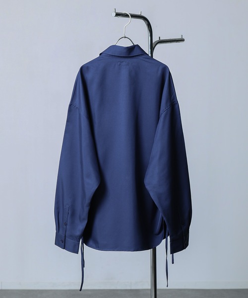 NILWAY(ニルウェイ)の「サイドコード シャーリング 長袖 シャツ / サイドスリット シャーリング デザイン レギュラーカラーシャツ 長袖(シャツ/ブラウス・メンズ・ブラック/ライトグレー/ホワイト/チャコール/ネイビー/ホワイト系/ブラック系2/ブラック系/ブラック系1・LARGE/MEDIUM)」の22枚目の写真