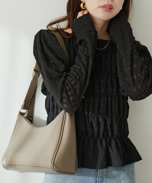 natural couture（ナチュラルクチュール）の「シアーシャーリングカットトップス（Tシャツ/カットソー・レディース・レッド/オフホワイト/ブラック・FREE）」の10枚目の写真