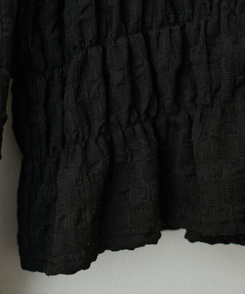 natural couture（ナチュラルクチュール）の「シアーシャーリングカットトップス（Tシャツ/カットソー・レディース・レッド/オフホワイト/ブラック・FREE）」の13枚目の写真