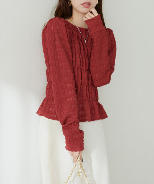 natural couture（ナチュラルクチュール）の「シアーシャーリングカットトップス（Tシャツ/カットソー・レディース・レッド/オフホワイト/ブラック・FREE）」の16枚目の写真