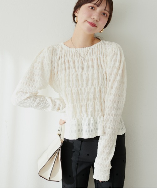 natural couture（ナチュラルクチュール）の「シアーシャーリングカットトップス（Tシャツ/カットソー・レディース・レッド/オフホワイト/ブラック・FREE）」の6枚目の写真
