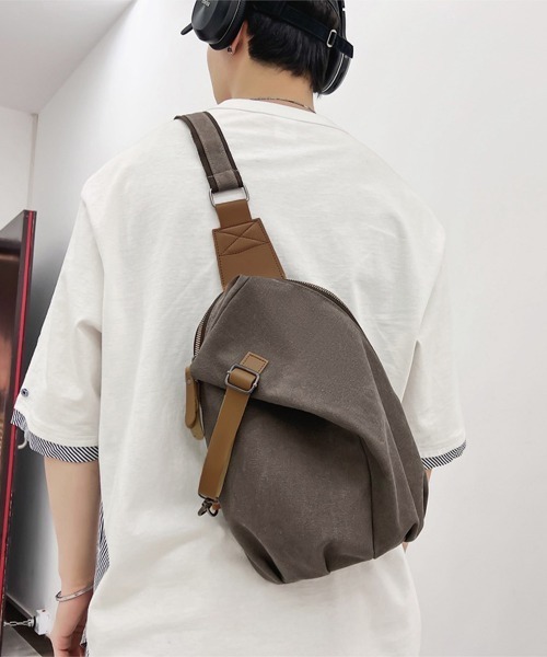 Miniministore(ミニミニストア)の「ボディバッグ 男女兼用 大容量斜めがけ鞄(ボディバッグ/ウエストポーチ・レディース・イエロー/ブラウン/ブラック/アイボリー・FREE)」の3枚目の写真