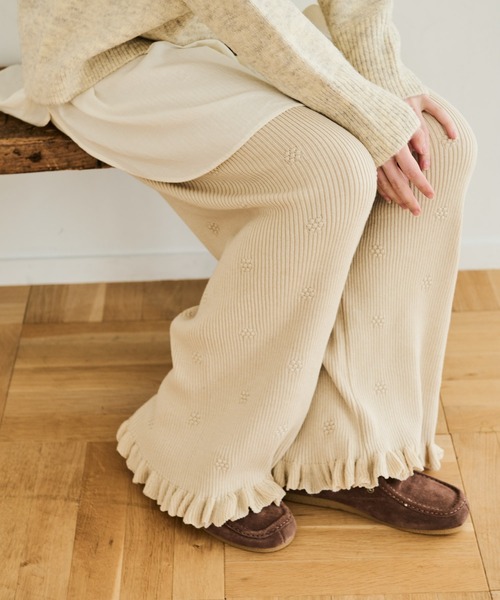 Crisp（クリスプ）の「フラワーフリルニットパンツ（その他パンツ・レディース・アイボリー/ブラウン・FREE）」の2枚目の写真