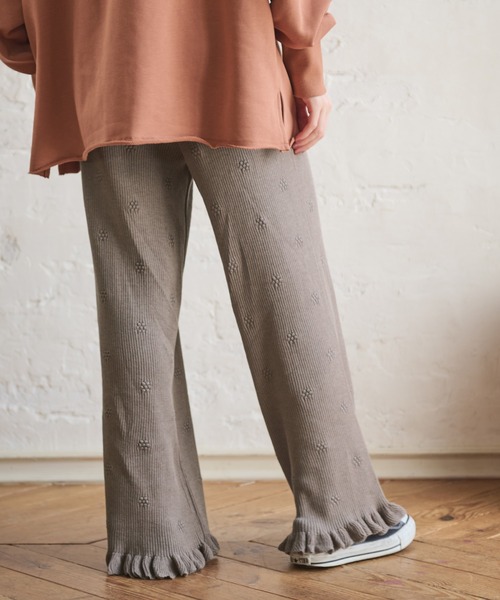 Crisp（クリスプ）の「フラワーフリルニットパンツ（その他パンツ・レディース・アイボリー/ブラウン・FREE）」の6枚目の写真