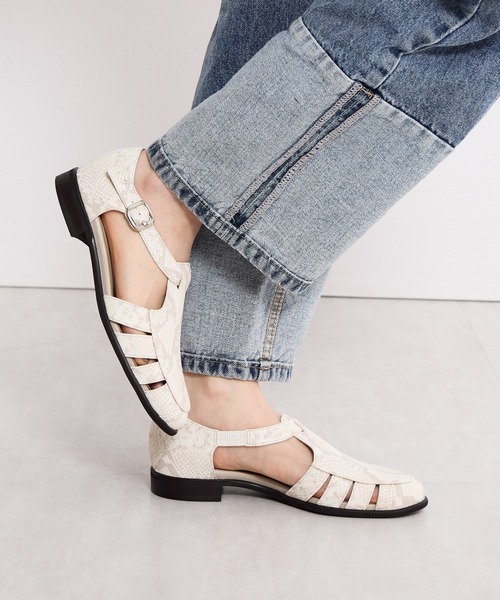 HIMIKO（ヒミコ）の「【Made in Japan】【HIMIKO】Tストラップグルカシューズ/651502（パンプス・レディース・ライトグレー/ブラック/オフホワイト・22.5cm/23.5cm/24.5cm/25.5cm/23.0cm/24.0cm/25.0cm/22.0cm/21.5cm/26.5cm/26.0cm）」の19枚目の写真