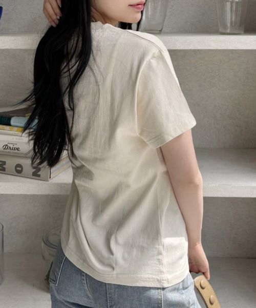 Eclat one(エクラワン)の「【Eclat one】ステッチ刺繍 カレッジロゴ 半袖 Tシャツ(Tシャツ/カットソー・レディース・ブラック/アイボリー/グレー・FREE)」の6枚目の写真