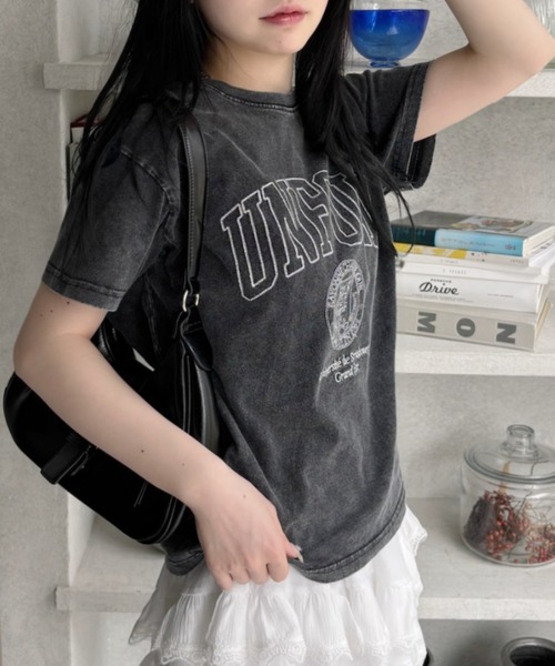 Eclat one(エクラワン)の「【Eclat one】ステッチ刺繍 カレッジロゴ 半袖 Tシャツ(Tシャツ/カットソー・レディース・ブラック/アイボリー/グレー・FREE)」の10枚目の写真