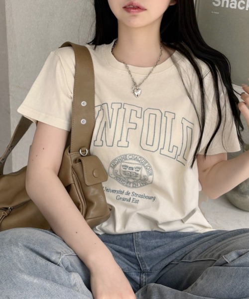 Eclat one(エクラワン)の「【Eclat one】ステッチ刺繍 カレッジロゴ 半袖 Tシャツ(Tシャツ/カットソー・レディース・ブラック/アイボリー/グレー・FREE)」の4枚目の写真