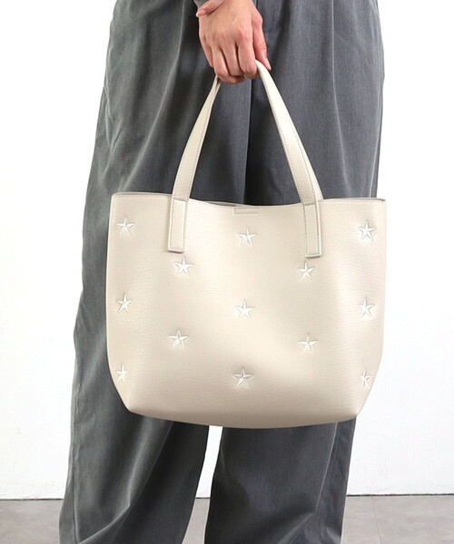 COOCO(クーコ)の「星柄刺繍フェイクレザートートバッグ/A4対応(トートバッグ・レディース・シルバー/ブラック/グリーン/オフホワイト/サックスブルー・FREE)」の1枚目の写真