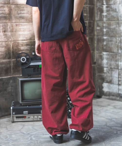 PBLIM（ページボーイリム）の「《UNISEX》ワイドタックパンツ（チノパンツ・レディース・レッド/ブルーグリーン/ブラック/ベージュ・MEDIUM/LARGE）」の4枚目の写真