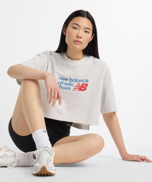 NEW BALANCE(ニューバランス)の「Athletics ノプレミアムチェストロゴ クロップショートスリーブTシャツ(Tシャツ/カットソー・レディース・ヘザーグレー/インディゴブルー・LARGE/MEDIUM/SMALL)」の10枚目の写真