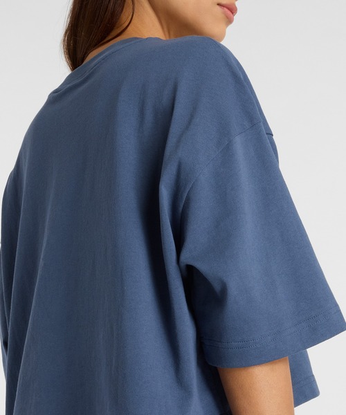 NEW BALANCE(ニューバランス)の「Athletics ノプレミアムチェストロゴ クロップショートスリーブTシャツ(Tシャツ/カットソー・レディース・ヘザーグレー/インディゴブルー・LARGE/MEDIUM/SMALL)」の15枚目の写真