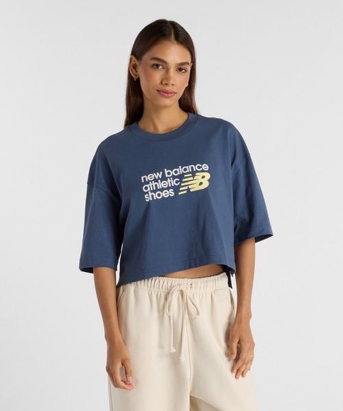 NEW BALANCE(ニューバランス)の「Athletics ノプレミアムチェストロゴ クロップショートスリーブTシャツ(Tシャツ/カットソー・レディース・ヘザーグレー/インディゴブルー・LARGE/MEDIUM/SMALL)」の17枚目の写真