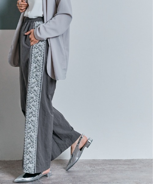 W:Huku（フーク）の「撥水 サイド レース パンツ（その他パンツ・レディース・ブラック/ベージュ系/グレー/ブラック×ホワイト・M/L）」の9枚目の写真