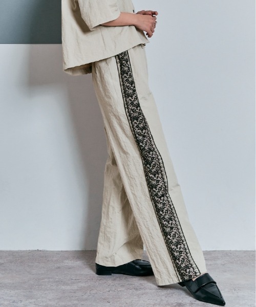 W:Huku（フーク）の「撥水 サイド レース パンツ（その他パンツ・レディース・ブラック/ベージュ系/グレー/ブラック×ホワイト・M/L）」の10枚目の写真