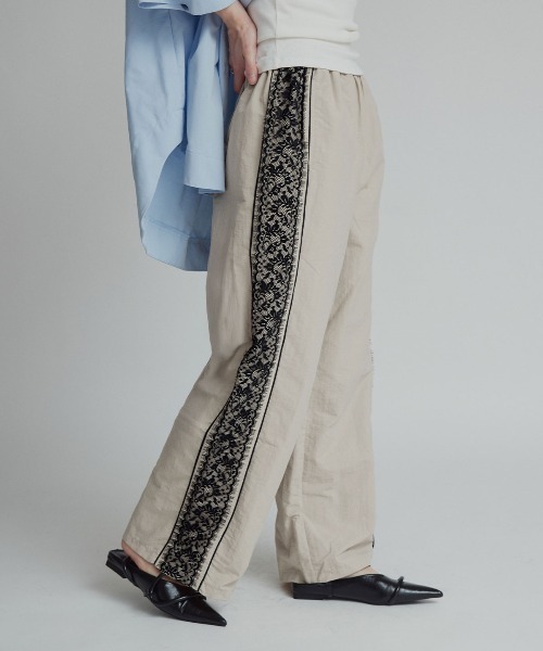 W:Huku(フーク)の「撥水 サイド レース パンツ(その他パンツ・レディース・ブラック/ベージュ系/グレー/ブラック×ホワイト・M/L)」の22枚目の写真