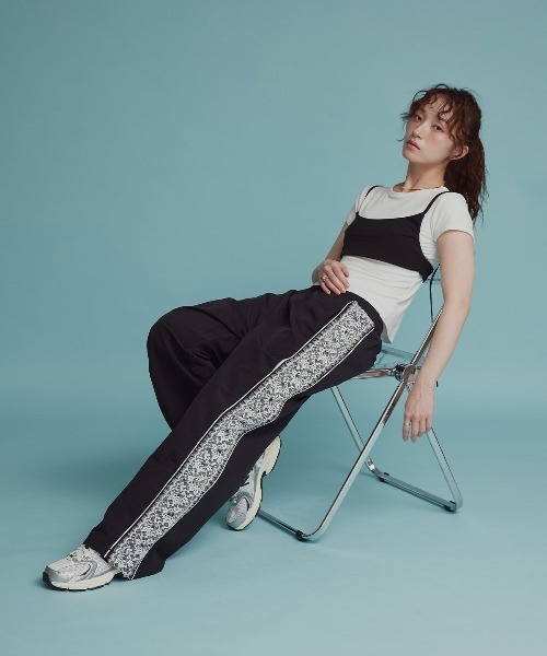W:Huku(フーク)の「撥水 サイド レース パンツ(その他パンツ・レディース・ブラック/ベージュ系/グレー/ブラック×ホワイト・M/L)」の17枚目の写真