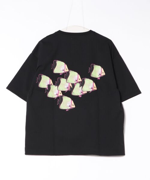 CORISCO（コリスコ）の「熱帯魚柄Tシャツ(M1)（Tシャツ/カットソー・メンズ・ブラック系1/ホワイト系1/ホワイト系2/ブラック系2・MEDIUM/LARGE/X-LARGE）」の6枚目の写真