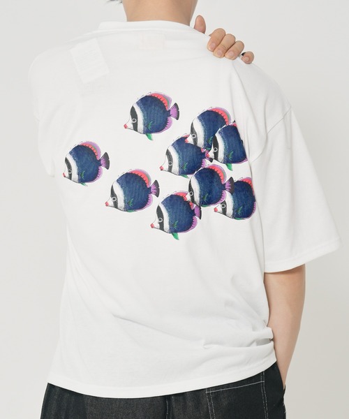 CORISCO（コリスコ）の「熱帯魚柄Tシャツ(M1)（Tシャツ/カットソー・メンズ・ブラック系1/ホワイト系1/ホワイト系2/ブラック系2・MEDIUM/LARGE/X-LARGE）」の8枚目の写真