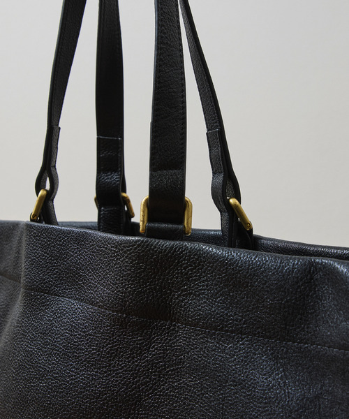 A_W（アウ）の「A_W アウ / CHANGE SHOULDER TOTE M フルベジタブルタンニンシュリンクレザー2WAYトートバッグ 牛革トートバッグ / AB-011（トートバッグ・メンズ・ブラウン/ブラック・FREE）」の4枚目の写真