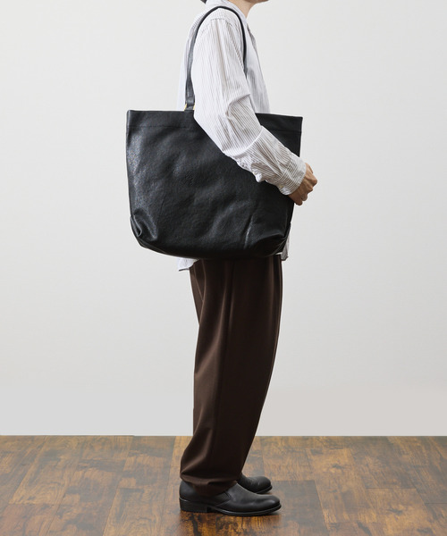 A_W（アウ）の「A_W アウ / CHANGE SHOULDER TOTE M フルベジタブルタンニンシュリンクレザー2WAYトートバッグ 牛革トートバッグ / AB-011（トートバッグ・メンズ・ブラウン/ブラック・FREE）」の15枚目の写真