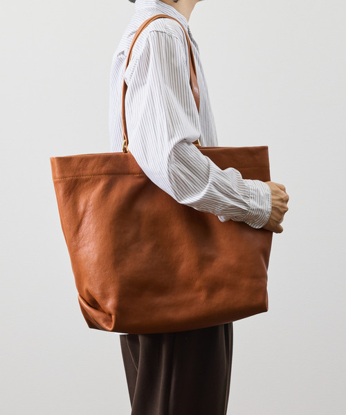 A_W（アウ）の「A_W アウ / CHANGE SHOULDER TOTE M フルベジタブルタンニンシュリンクレザー2WAYトートバッグ 牛革トートバッグ / AB-011（トートバッグ・メンズ・ブラウン/ブラック・FREE）」の19枚目の写真