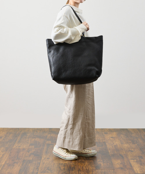 A_W（アウ）の「A_W アウ / CHANGE SHOULDER TOTE M フルベジタブルタンニンシュリンクレザー2WAYトートバッグ 牛革トートバッグ / AB-011（トートバッグ・メンズ・ブラウン/ブラック・FREE）」の21枚目の写真
