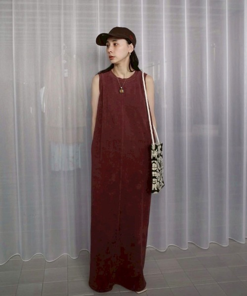 Ameri(アメリ)の「COMFY PILE DRESS(ワンピース・レディース・ボルドー/ブラック・SMALL/MEDIUM)」の13枚目の写真