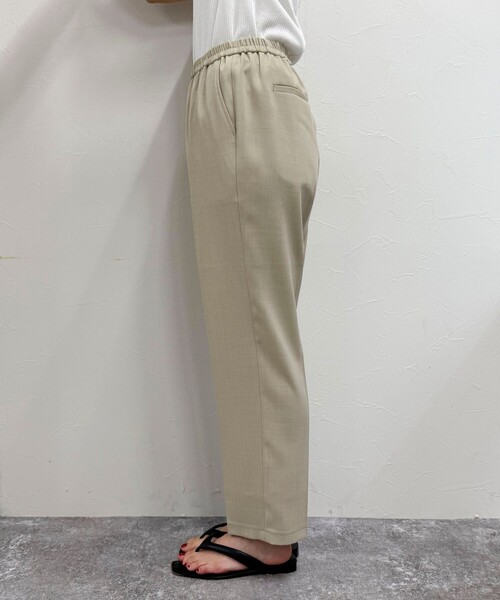 fredy emue（フレディエミュ）の「ドライポリイージーテーパードパンツ（その他パンツ・レディース・ベージュ/ブラック/アイボリー・38/36）」の9枚目の写真