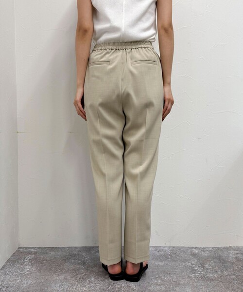 fredy emue（フレディエミュ）の「ドライポリイージーテーパードパンツ（その他パンツ・レディース・ベージュ/ブラック/アイボリー・38/36）」の10枚目の写真