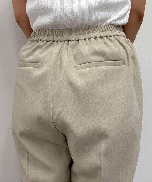 fredy emue（フレディエミュ）の「ドライポリイージーテーパードパンツ（その他パンツ・レディース・ベージュ/ブラック/アイボリー・38/36）」の11枚目の写真