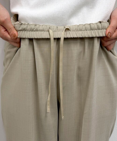 fredy emue（フレディエミュ）の「ドライポリイージーテーパードパンツ（その他パンツ・レディース・ベージュ/ブラック/アイボリー・38/36）」の6枚目の写真