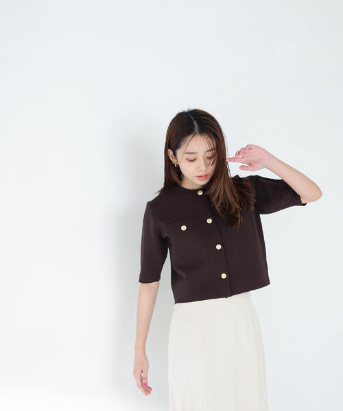 NATURAL BEAUTY BASIC（ナチュラルビューティーベーシック）の「◇エンブレムボタンニットジャケット半袖（カーディガン/ボレロ・レディース・ベージュ/ネイビー/オフホワイト/ダークブラウン・FREE）」の12枚目の写真